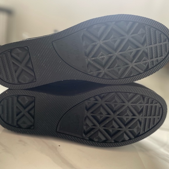 Special edition, Disney converse shoes. - Picture 6 of 9